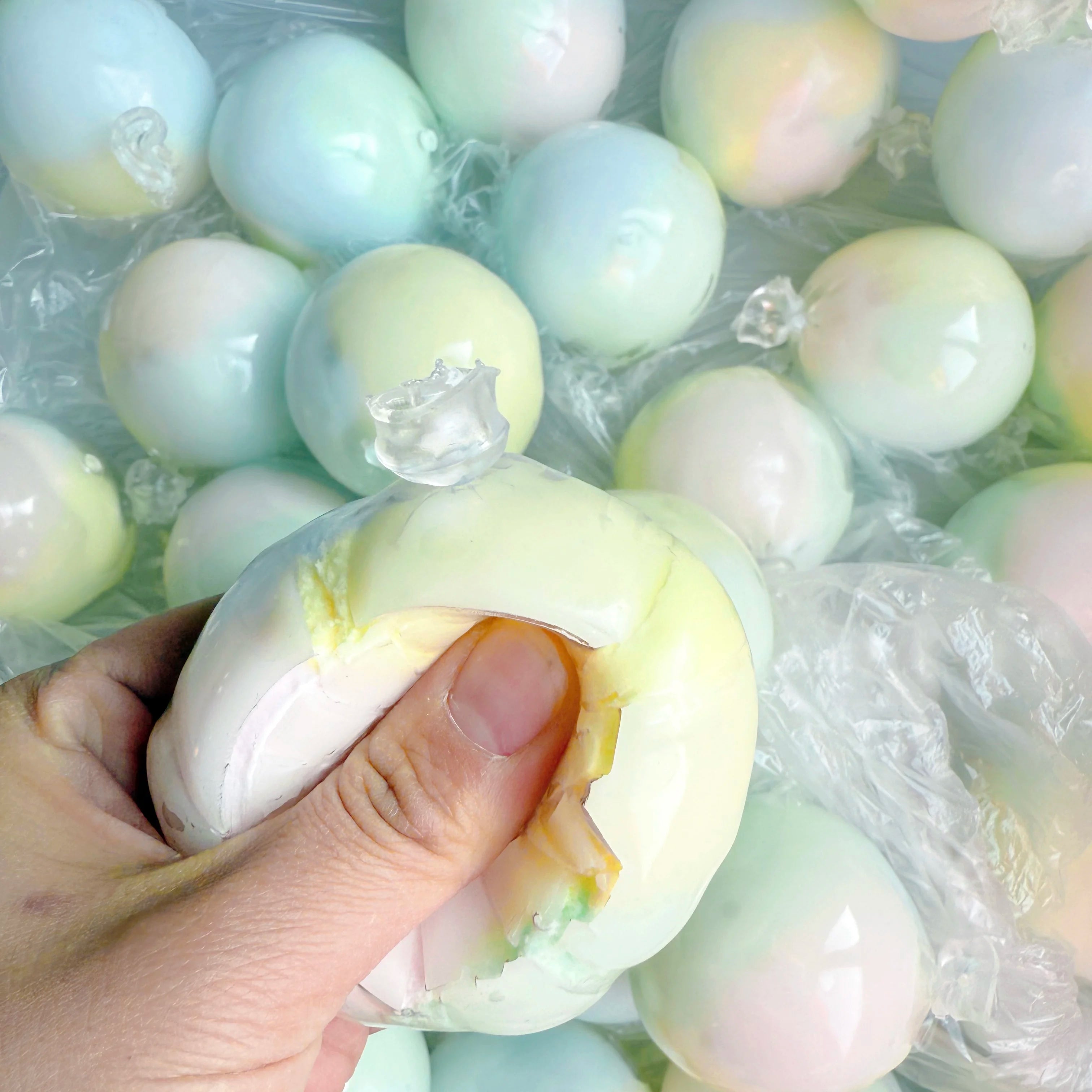Colorful Crispy Stress Balls Pinch Toy Stress Relief Squeeze Wax Coating Balls for Home Office Relax Squeeze Party Gifts
